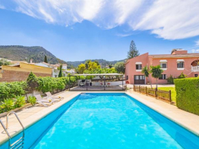 Cubo's Pink Townhouse Los Manantiales, Alhaurin De La Torre